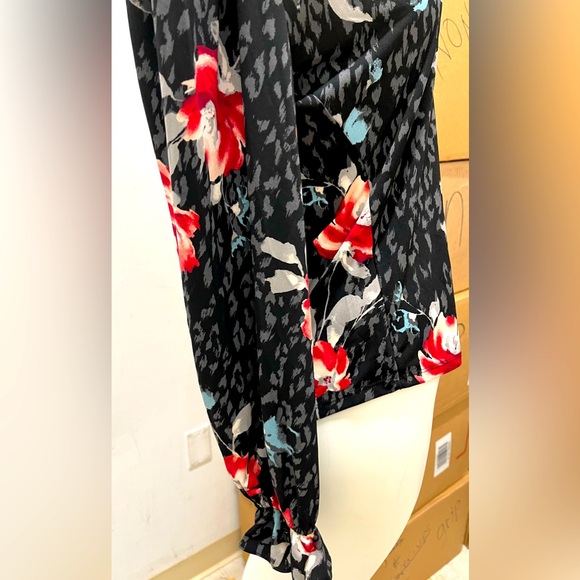 WHBM LONG SLEEVE TOP, SIZE XS - Picture 3 of 5